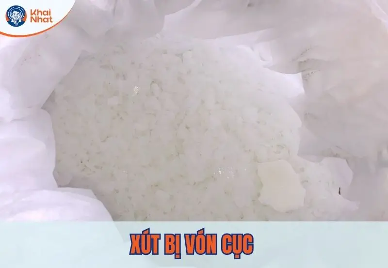Xút bị vón cục