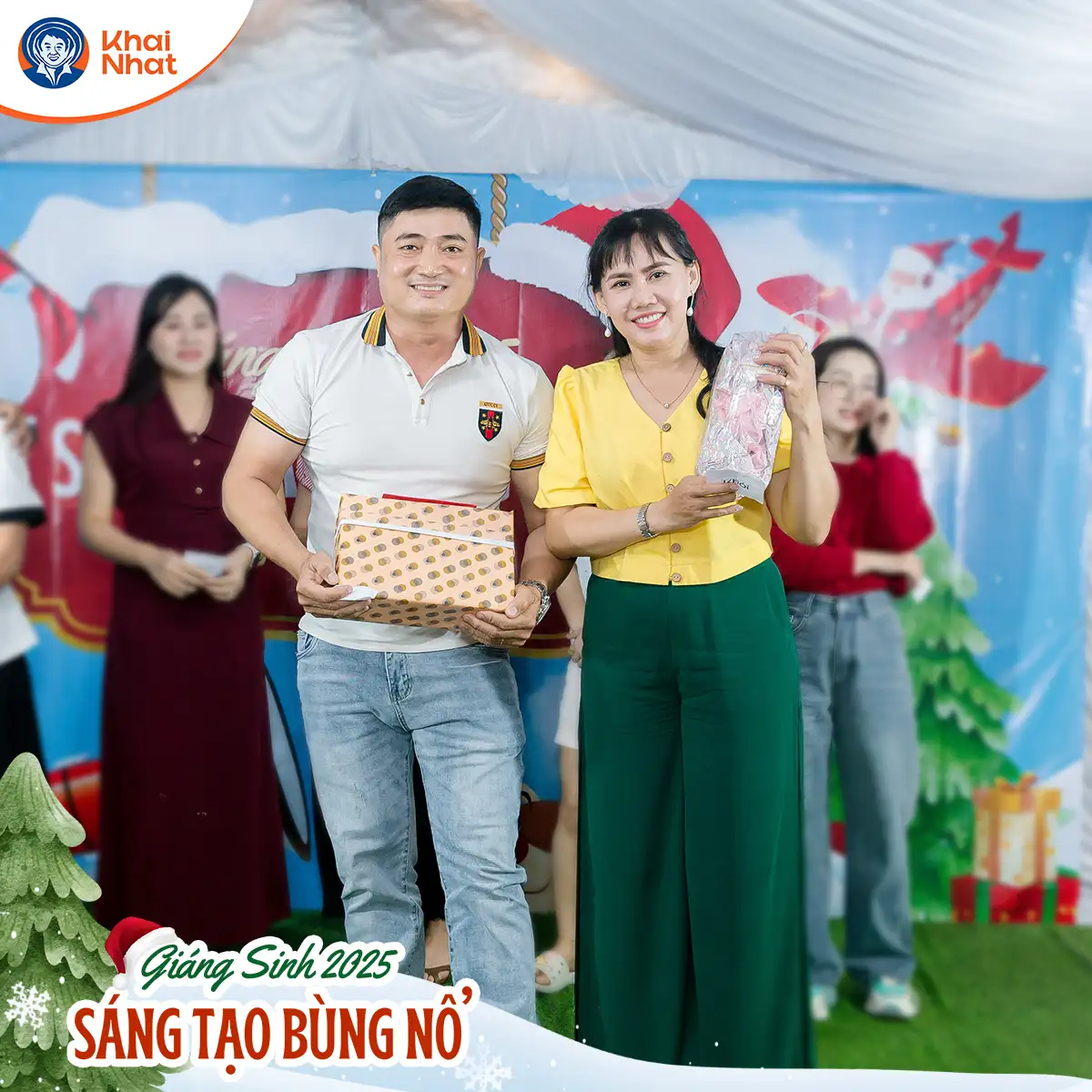 trao-doi-qua-tai-buoi-tiec-giang-sinh