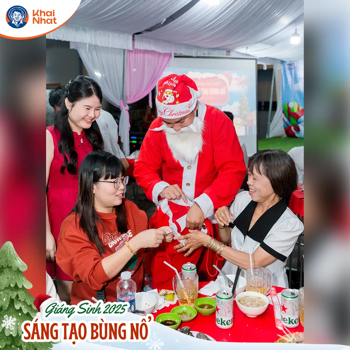 ong-gia-noel-di-phat-qua