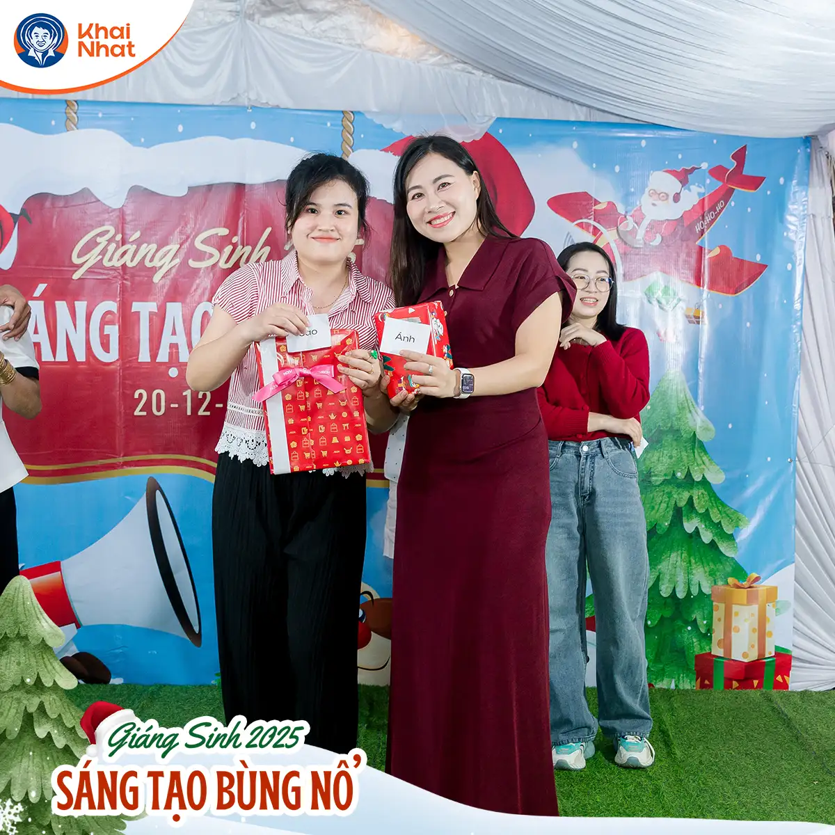 trao-doi-qua-tai-buoi-tiec-giang-sinh