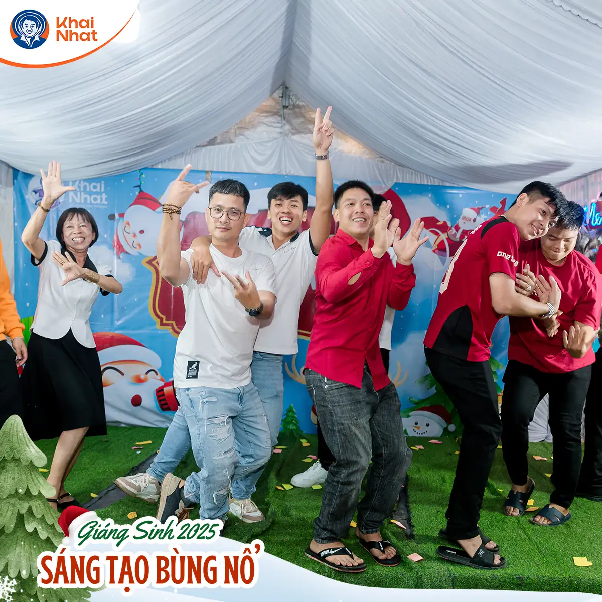 trao-doi-qua-tai-buoi-tiec-giang-sinh