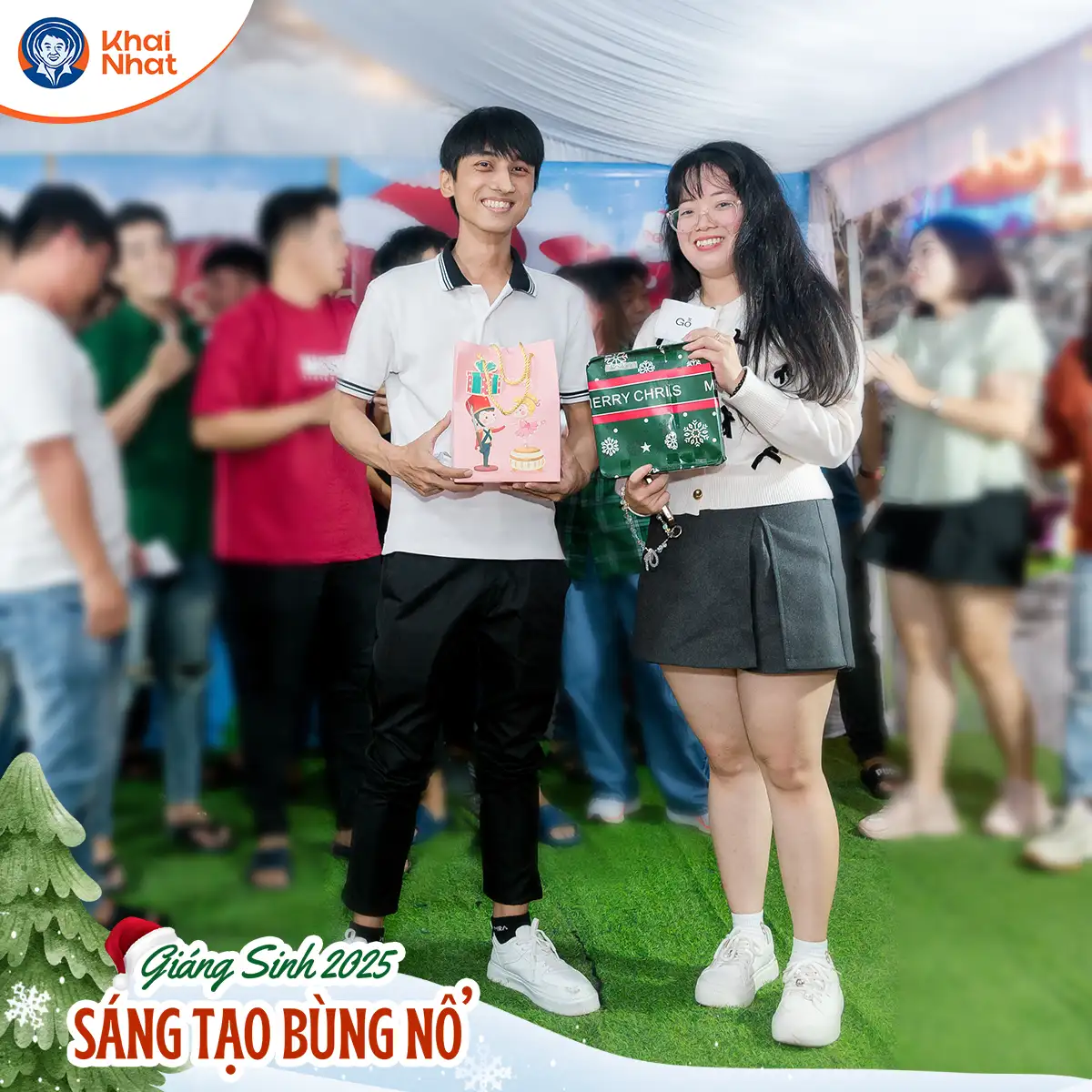 trao-doi-qua-tai-buoi-tiec-giang-sinh