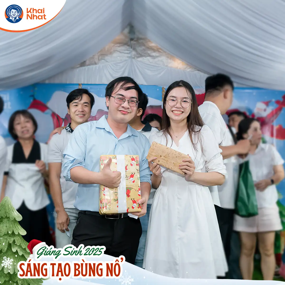 trao-doi-qua-tai-buoi-tiec-giang-sinh