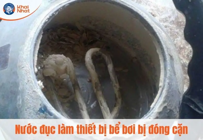 Nước hồ bơi đục làm hư hỏng các thiết bị